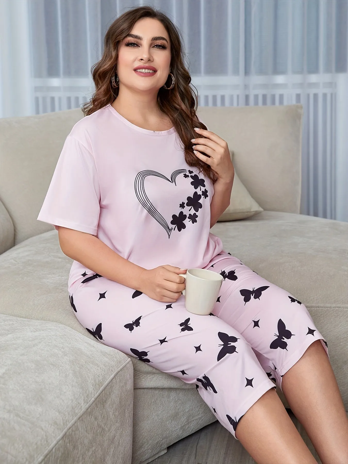 Effortless Elegance Plus Size Casual Pajama Set with Clover Heart & Butterfly Print